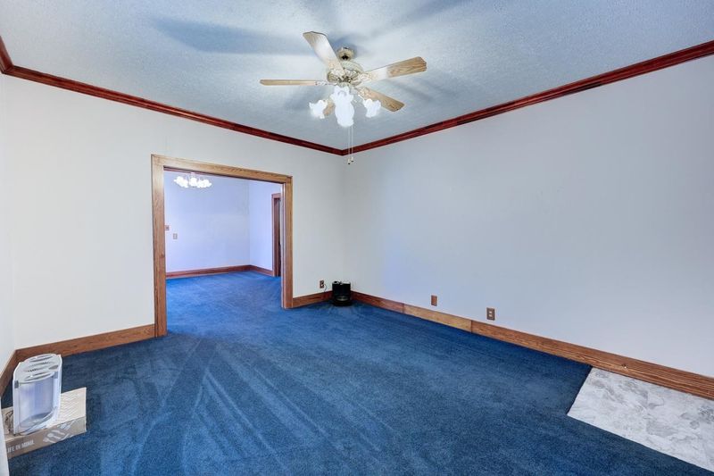 1821 Loomis St, Winfield, KS 67156
