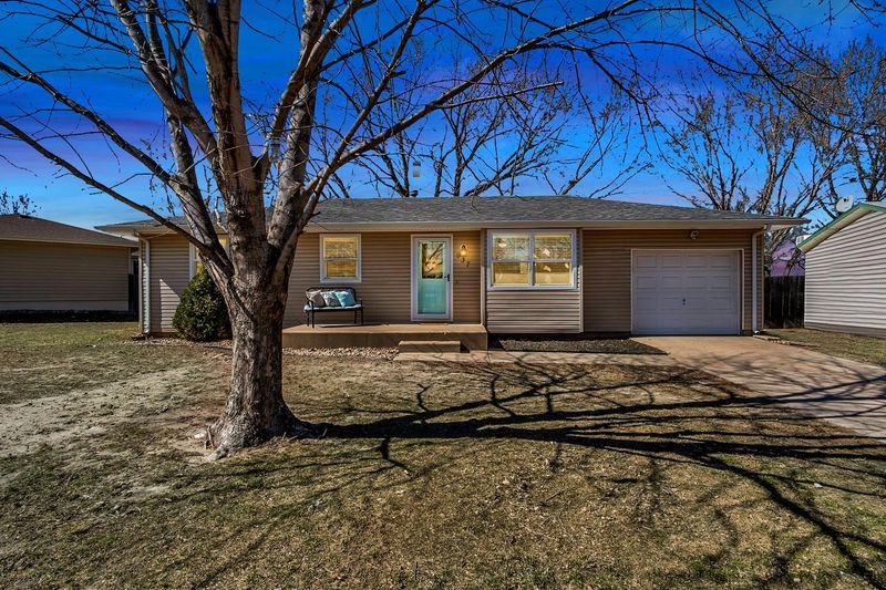 937 S Ash St, Newton, KS 67114