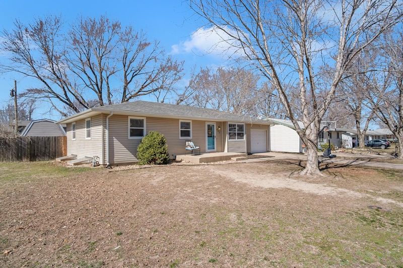 937 S Ash St, Newton, KS 67114