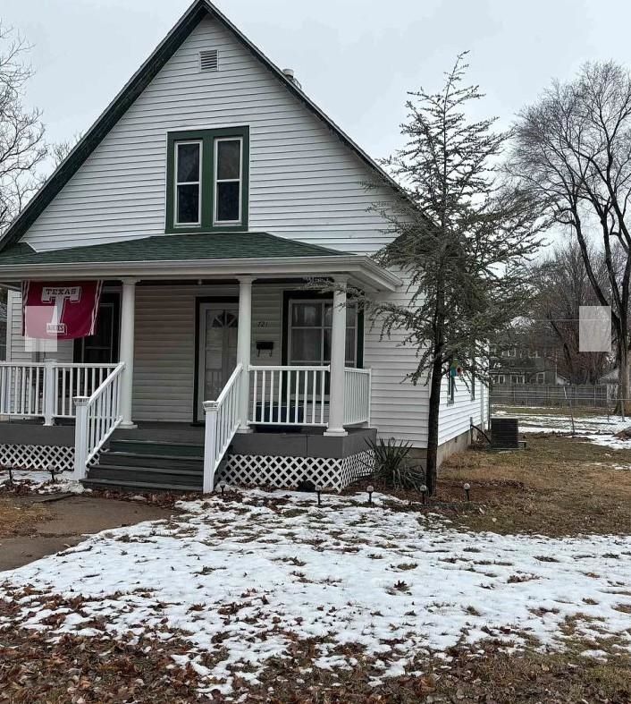 725 E 8th St, Newton, KS 67114-2823