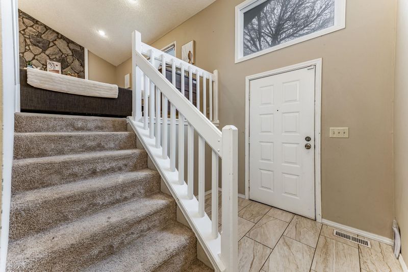 419 E Twisted Oak Rd, Derby, KS 67037