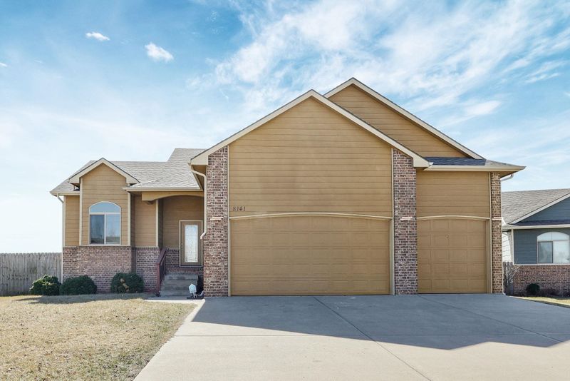 8141 E Old Mill Ct, Wichita, KS 67226