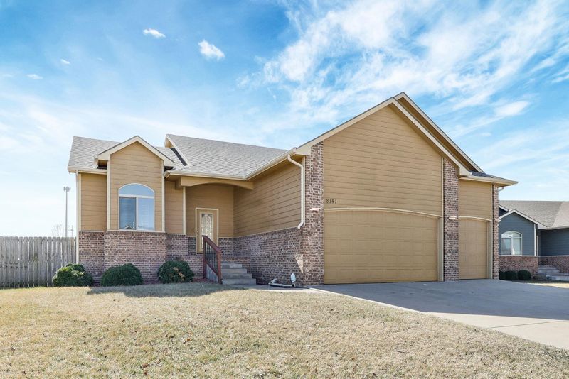 8141 E Old Mill Ct, Wichita, KS 67226