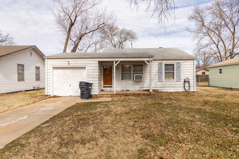 5722 E Grand Ave, Wichita, KS 67218