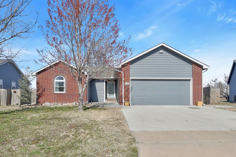 4884 E Ashton St, Bel Aire, KS 67220