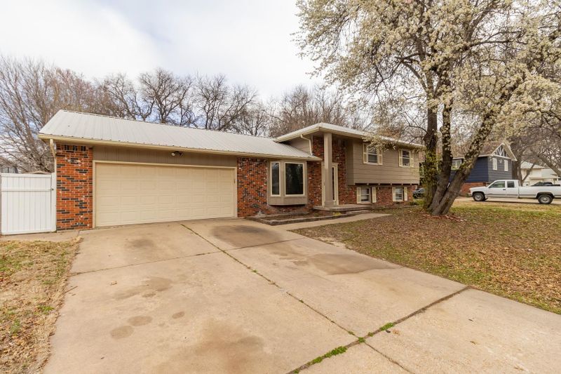 1206 E Oakwood, Derby, KS 67037