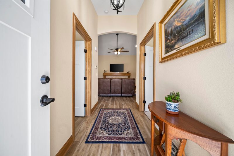 2418 E Madison Ave Apt 2202, Derby, KS 67037-2304