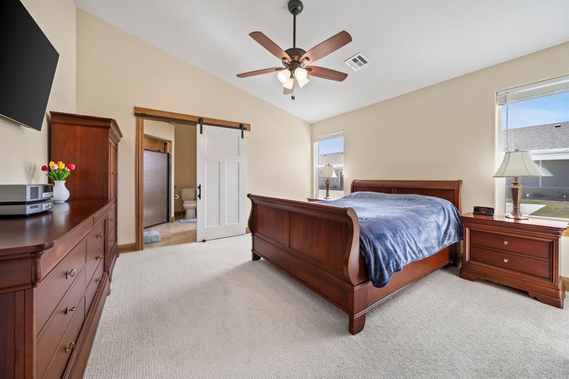 2418 E Madison Ave Apt 2202, Derby, KS 67037-2304