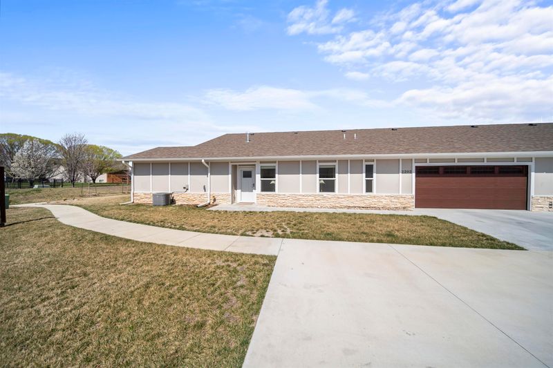 2418 E Madison Ave Apt 2202, Derby, KS 67037-2304