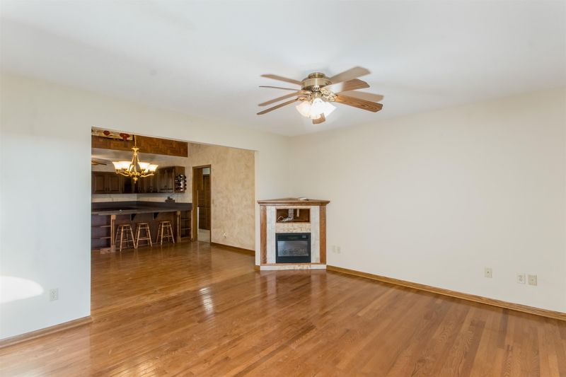1233 N Autumn Dr, Goddard, KS 67052