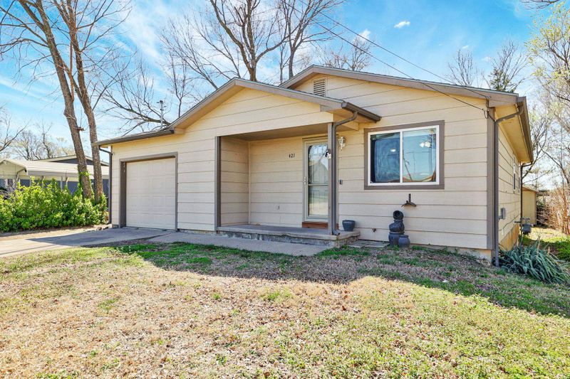 421 E 15th Ave, Augusta, KS 67010