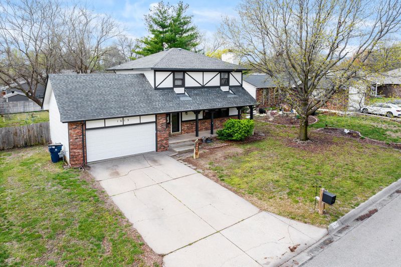 1613 E Maple St, Derby, KS 67037