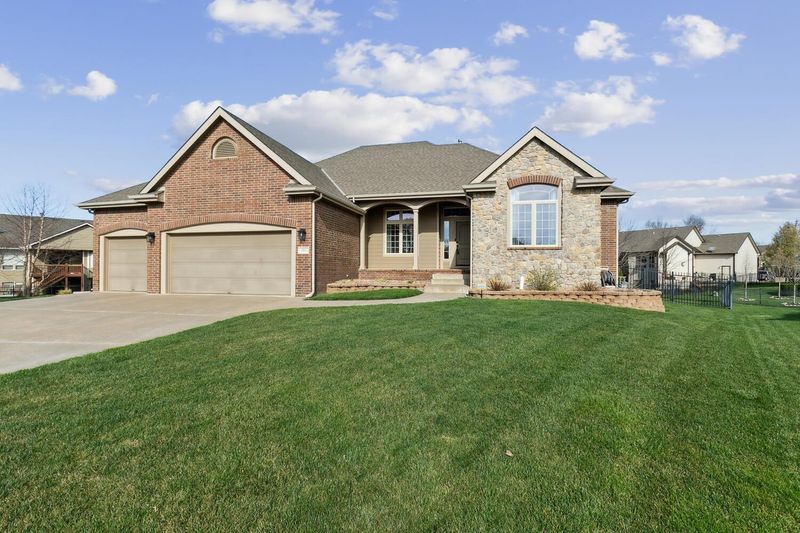 816 E Woodstone Cir, Andover, KS 67002
