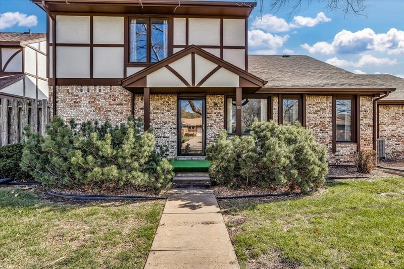 641 N Woodlawn St Apt 65, Wichita, KS 67208-3669