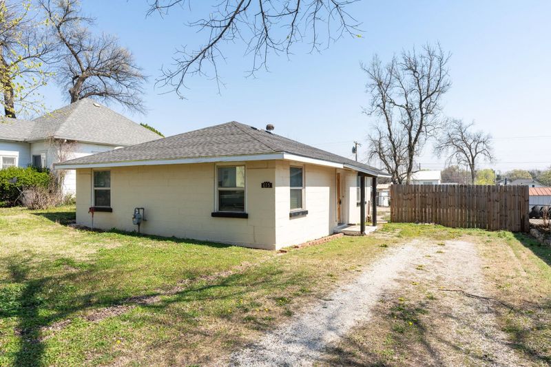 615 N Blaine, Wellington, KS 67152
