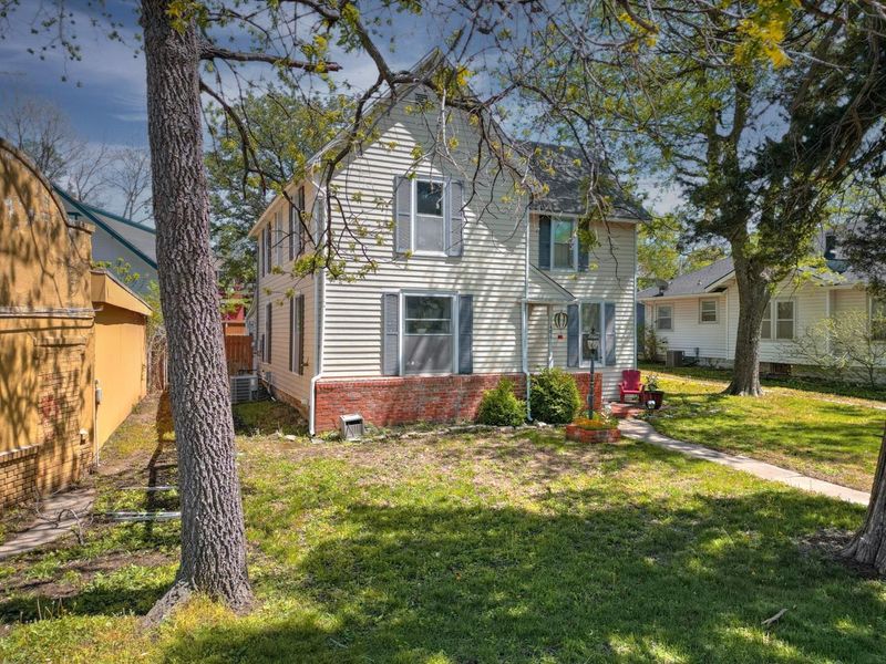 404 College St, Winfield, KS 67156
