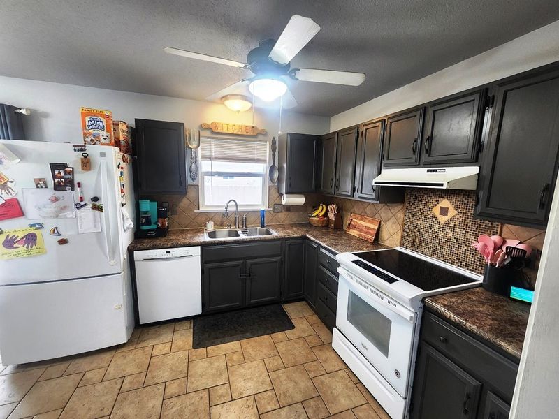 18 SE 4th Ct, Newton, KS 67114