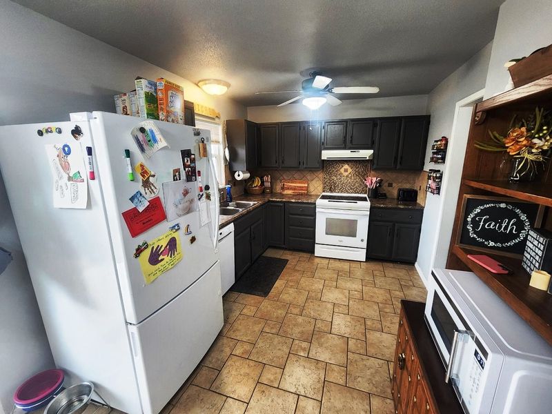 18 SE 4th Ct, Newton, KS 67114