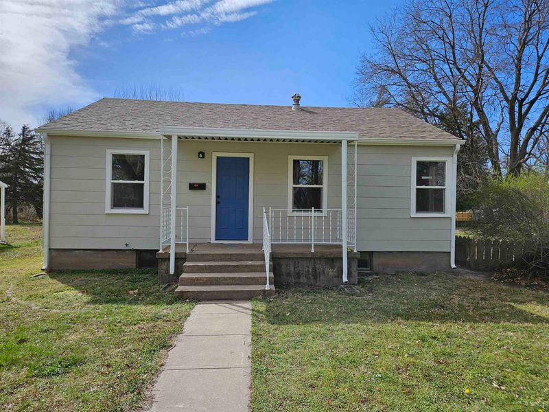 315 Santa Fe, Halstead, KS 67056