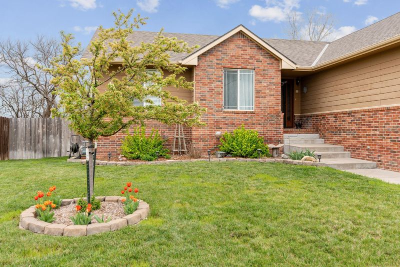 1043 E Splitwood Way St, Derby, KS 67037