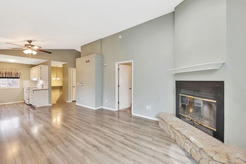 302 N Shawnee Dr, Kechi, KS 67067
