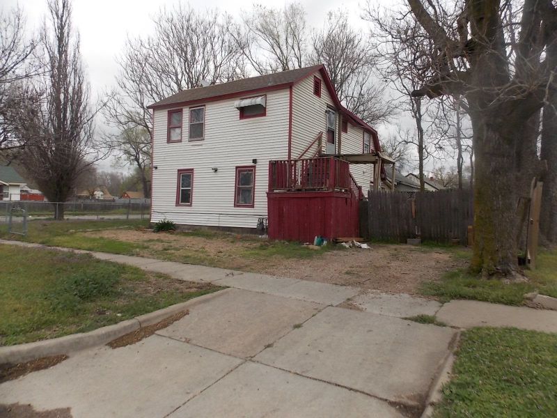2003 E 2nd St N, Wichita, KS 67214