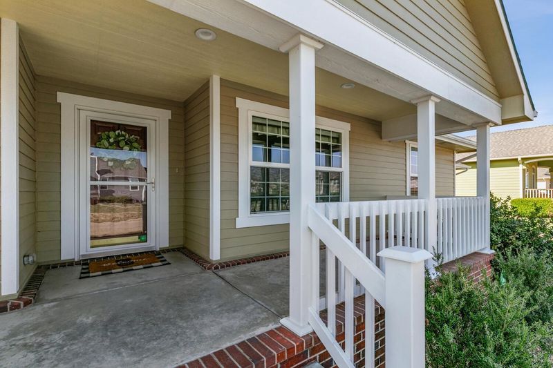6633 E Summerside Pl, Bel Aire, KS 67226