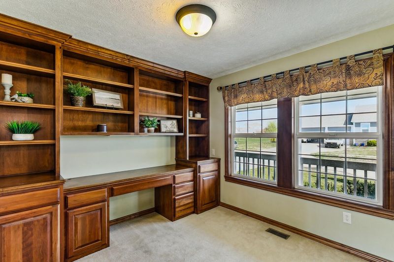 6633 E Summerside Pl, Bel Aire, KS 67226