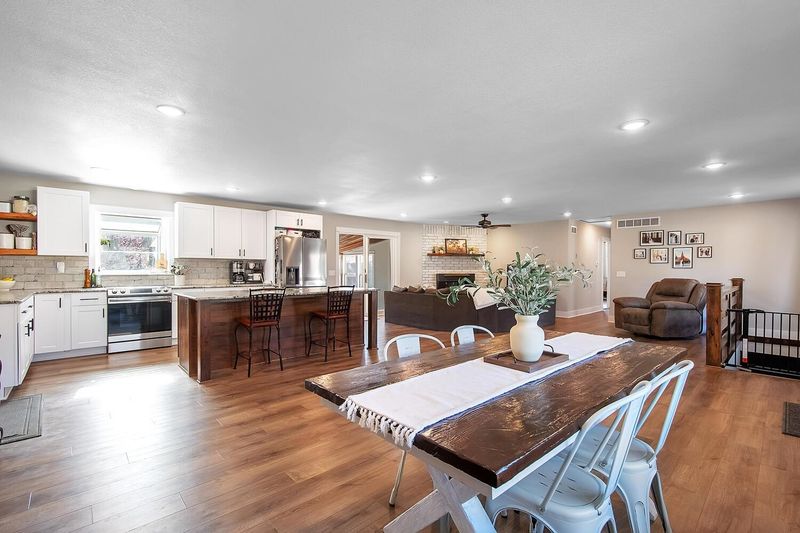 504 Crestview Ct, Andale, KS 67001