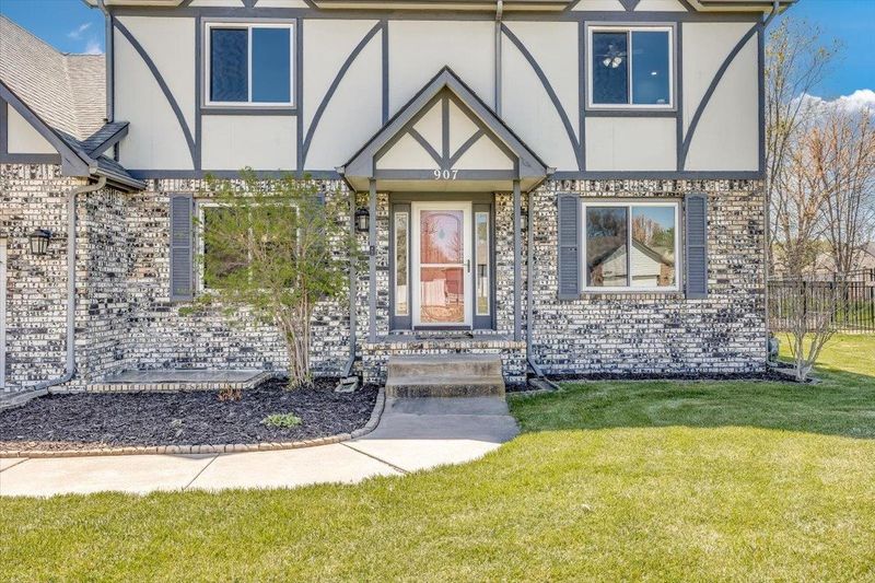 907 W Second St, Andover, KS 67002