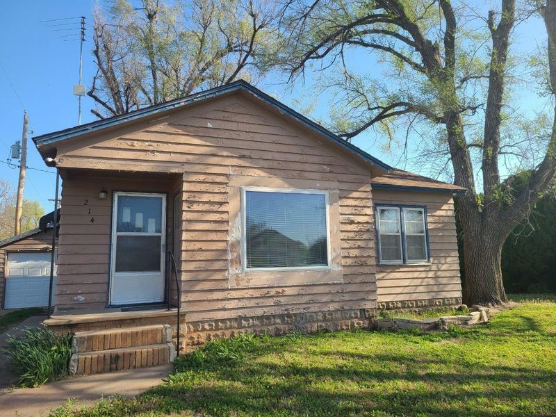 214 E Vine St, Argonia, KS 67004