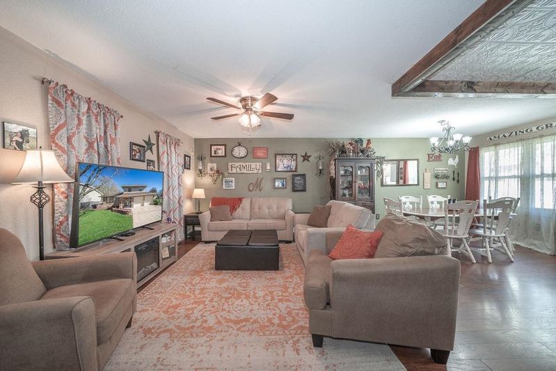 232 Frontier Dr, Mulvane, KS 67110