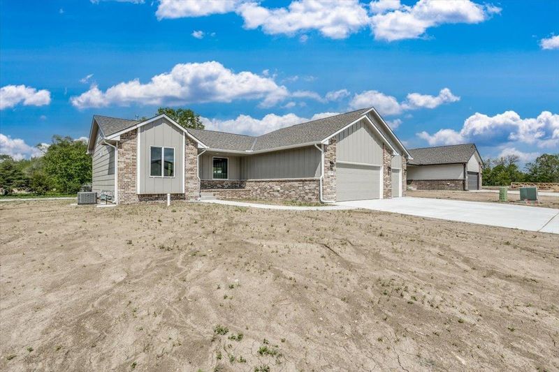 1613 N Magnolia Ct, Andover, KS 67002