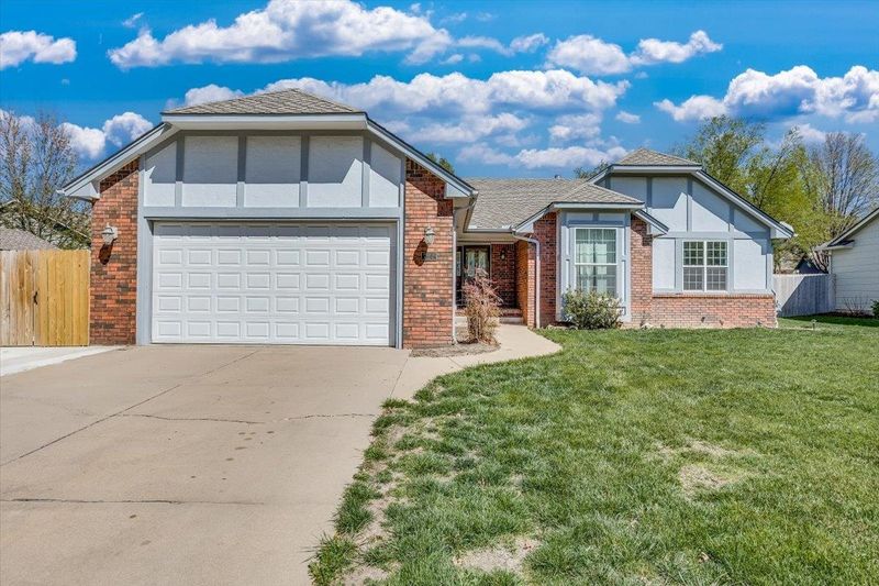 722 S Mockingbird Ln, Derby, KS 67037