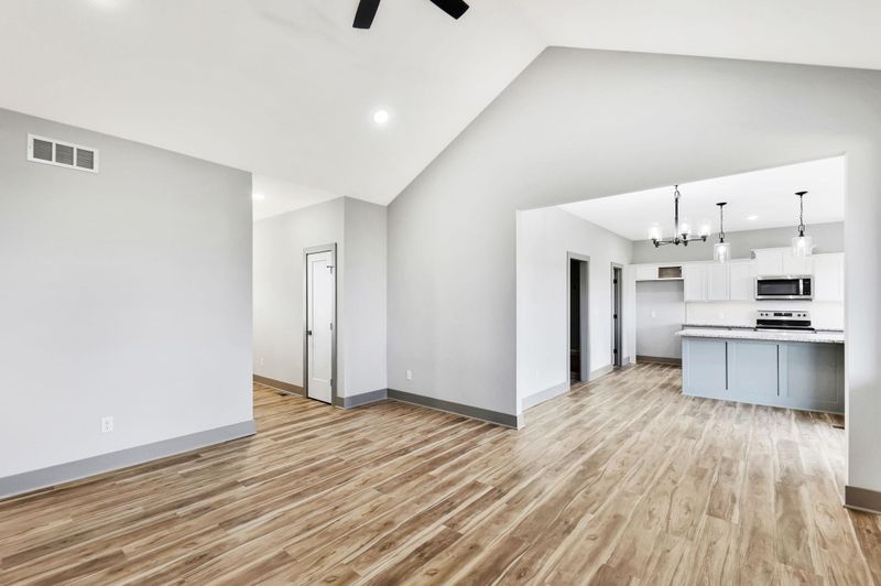 146 E Poplar Cir, Goddard, KS 67052