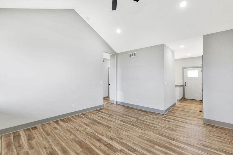 146 E Poplar Cir, Goddard, KS 67052