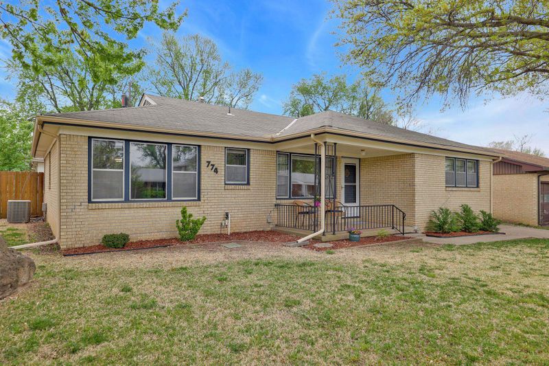 774 N El Paso Dr, Derby, KS 67037