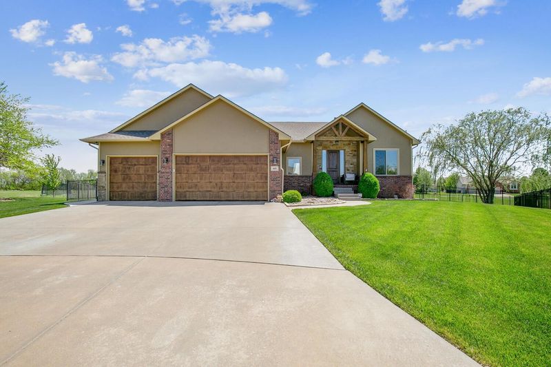 605 E Stone Lake Cir, Augusta, KS 67010