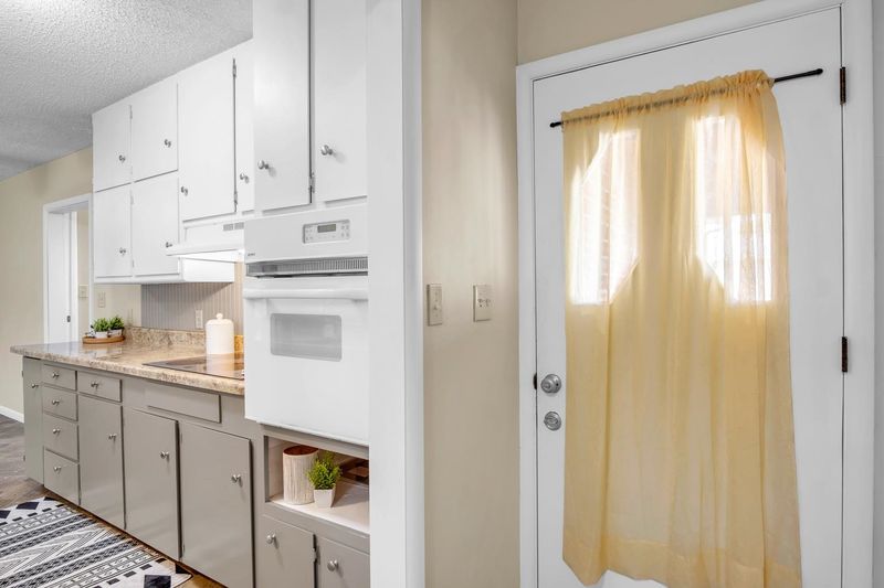 2106 Terrace Dr, Newton, KS 67114