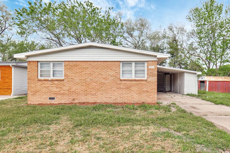 1326 E Beaumont St, Park City, KS 67219