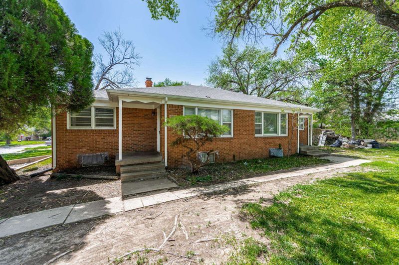 6154 E Boston St, Wichita, KS 67218