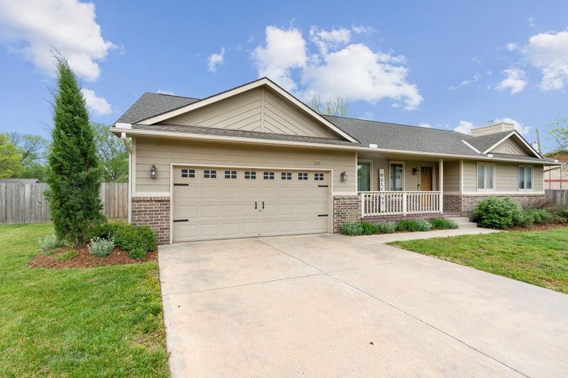 202 E Pine Ridge Ct, Rose Hill, KS 67133
