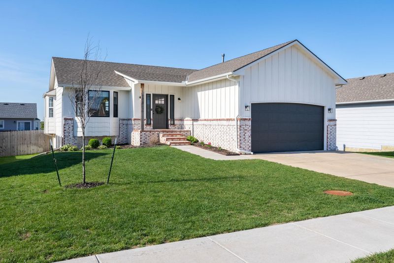 715 Reflection Lk, Andover, KS 67002
