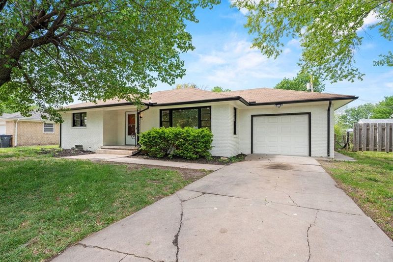 1113 Harrison St, Newton, KS 67114