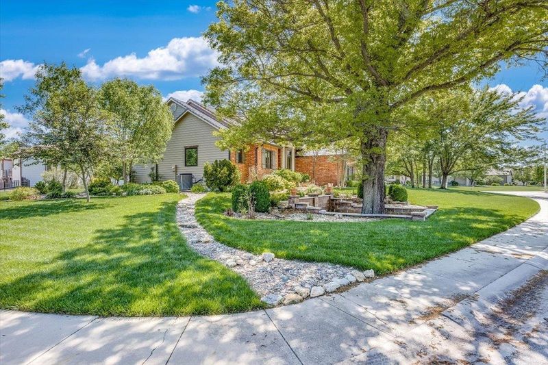 1700 E Tiara Pines Cir, Derby, KS 67037
