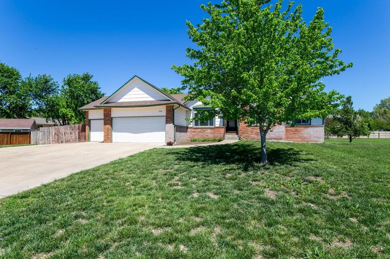 524 E Valley Park Dr, Valley Center, KS 67147
