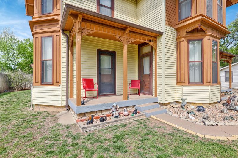 137 S 2nd Ave, Clearwater, KS 67026