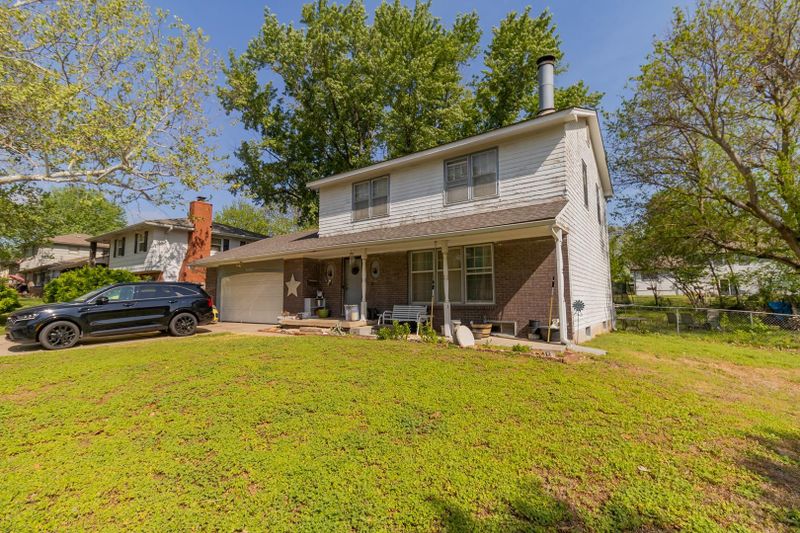 818 E Goeldner, Derby, KS 67037