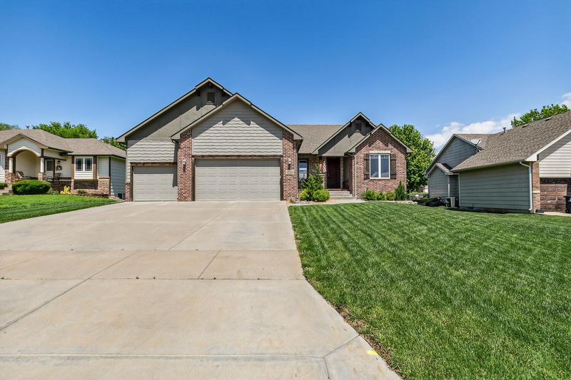 1320 E Prairie View Rd, El Dorado, KS 67042