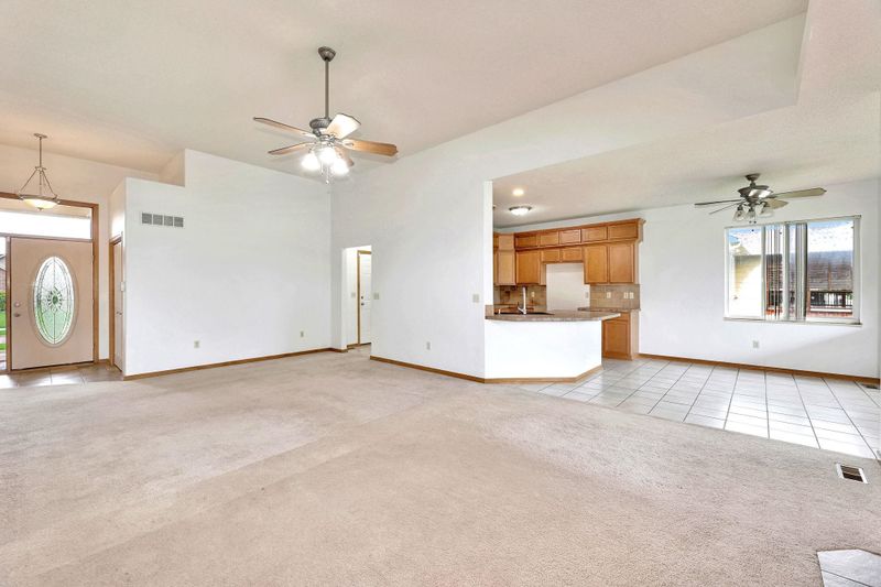 605 S Wrenfield Dr, Andover, KS 67002